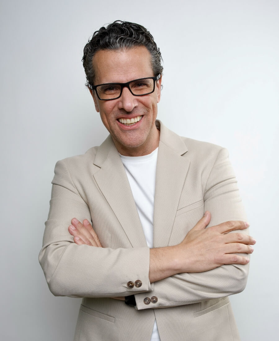 Marco Antonio Regil en conferencia