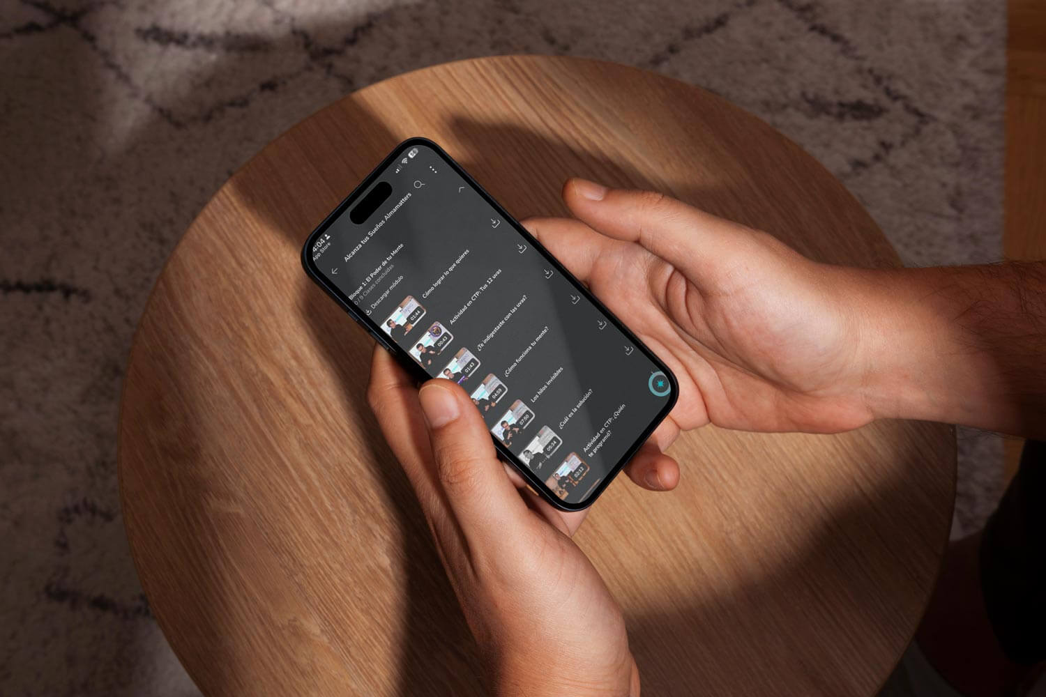 Estudia en tu celular desde cualquier lugar con la App oficial